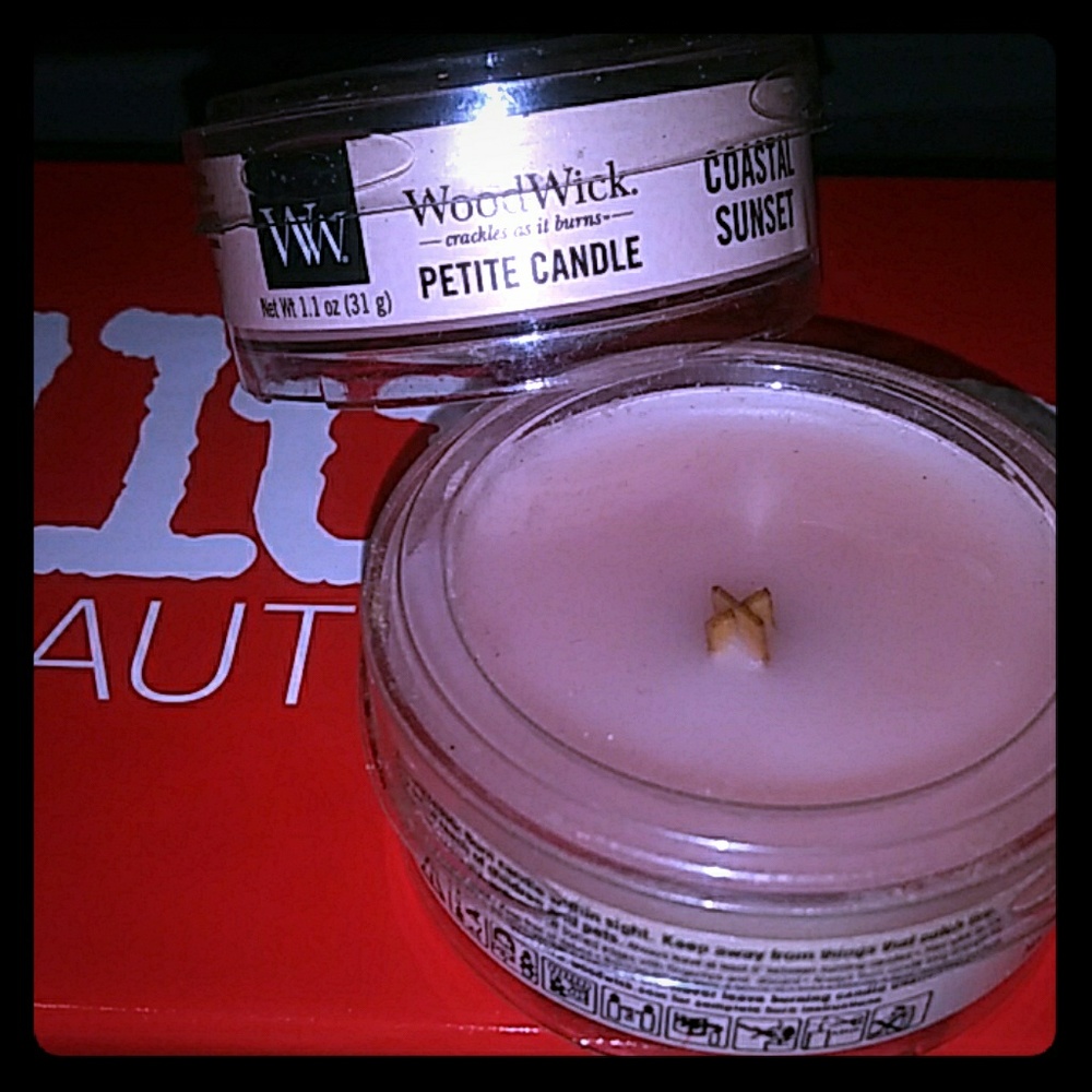 Amazing BNWT Wood wick non-burning candles that